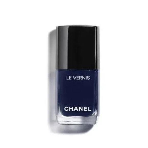 NEW! CHANEL Le Vernis Nail Polish in FUGUEUSE! - Picture 1 of 3